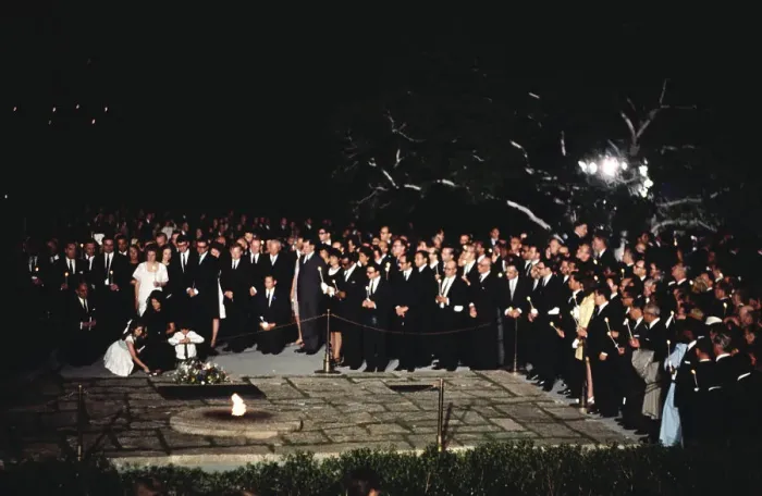 Framed Print : Jacqueline Kennedy and Children at Gravesite of John F. Kennedy Framed Print : Jacqueline Kennedy and Children at Gravesite of John F. Kennedy