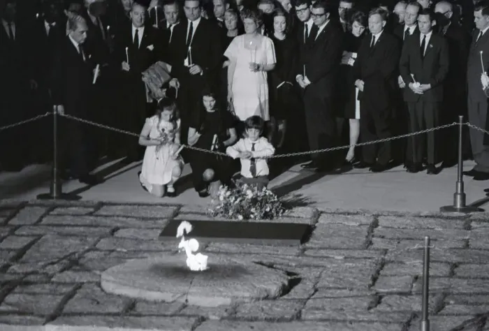Framed Print : Jacqueline Kennedy and Children at Gravesite of the Late President Kennedy Framed Print : Jacqueline Kennedy and Children at Gravesite of the Late President Kennedy