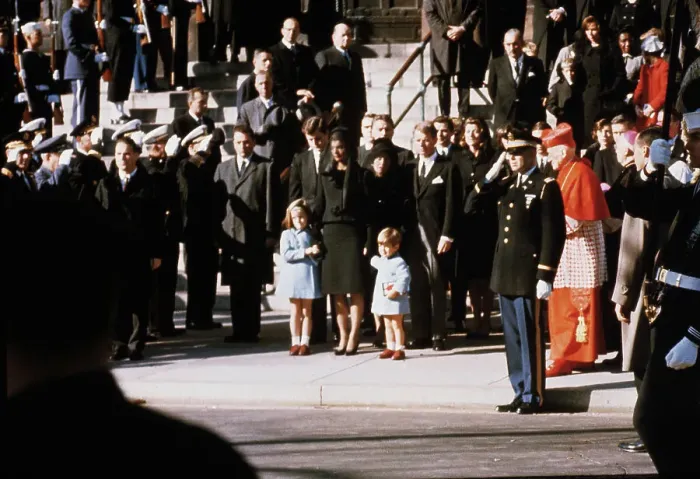 Framed Print : Jacqueline Kennedy and Children at JFK Funeral Framed Print : Jacqueline Kennedy and Children at JFK Funeral