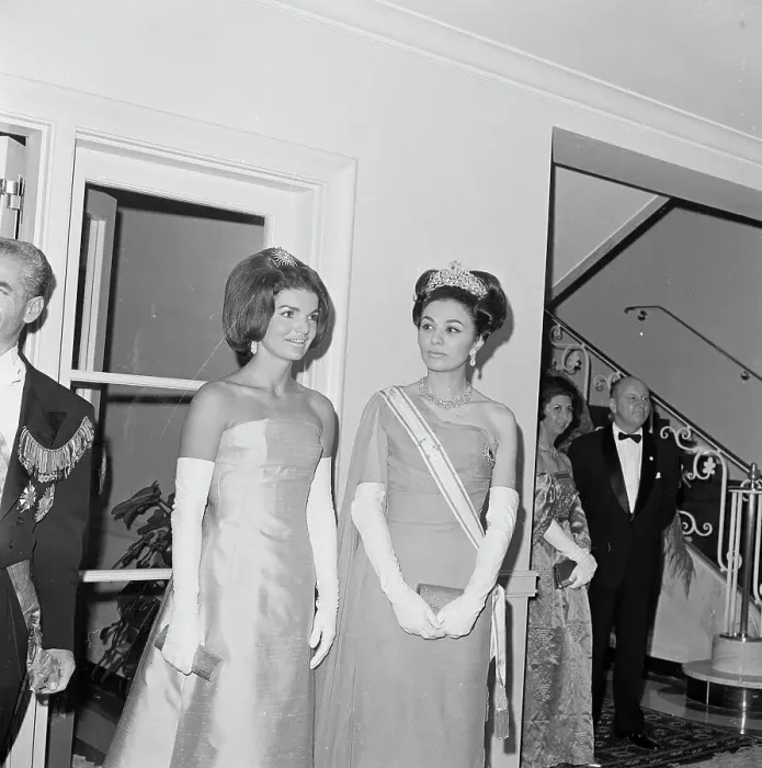 Framed Print : Jacqueline Kennedy Conversing with Empress Farah Framed Print : Jacqueline Kennedy Conversing with Empress Farah