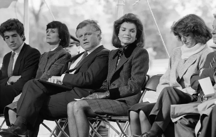 Framed Print : Jacqueline Kennedy Onassis and Daughter During JFK Tribute Framed Print : Jacqueline Kennedy Onassis and Daughter During JFK Tribute