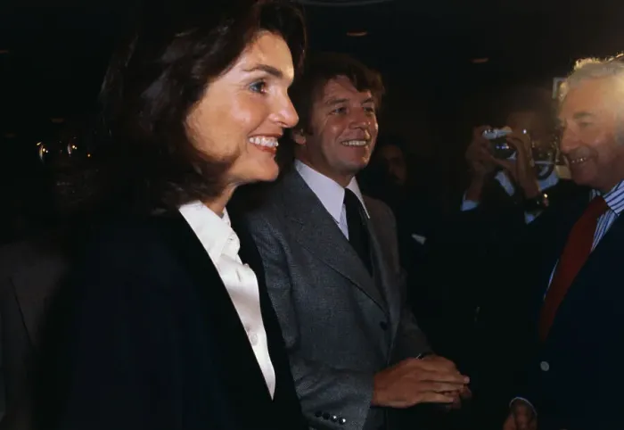 Framed Print : Jacqueline Kennedy Onassis Smiling Alongside Columnist Pete Hamill Framed Print : Jacqueline Kennedy Onassis Smiling Alongside Columnist Pete Hamill