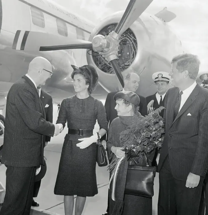 Framed Print : Jacqueline Kennedy Shaking Hands With Urbo Kekkonen Framed Print : Jacqueline Kennedy Shaking Hands With Urbo Kekkonen