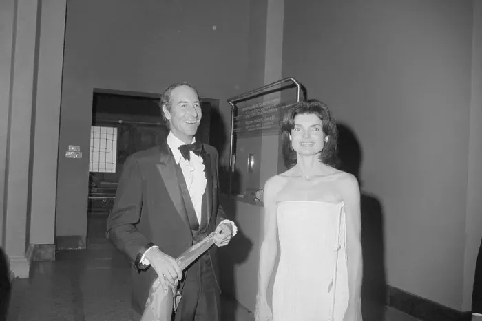 Framed Print : Jacqueline Onassis & Head Of Met Museum Framed Print : Jacqueline Onassis & Head Of Met Museum