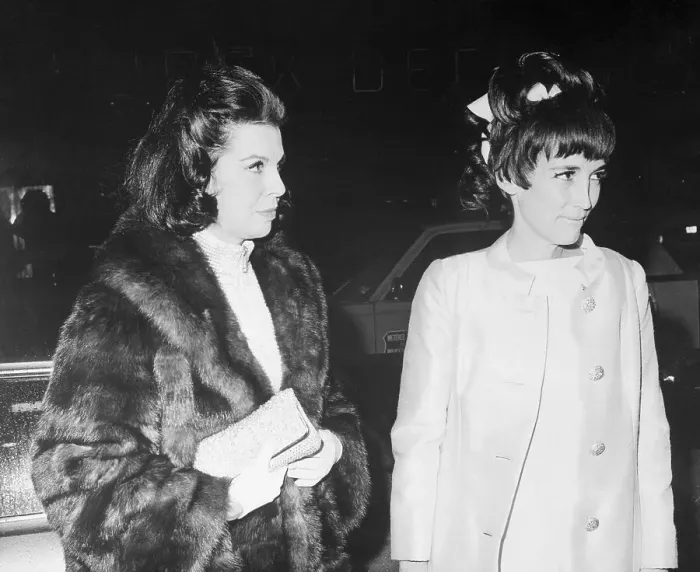 Framed Print : Jacqueline Susann and Helen Brown Arriving at a Premiere Framed Print : Jacqueline Susann and Helen Brown Arriving at a Premiere