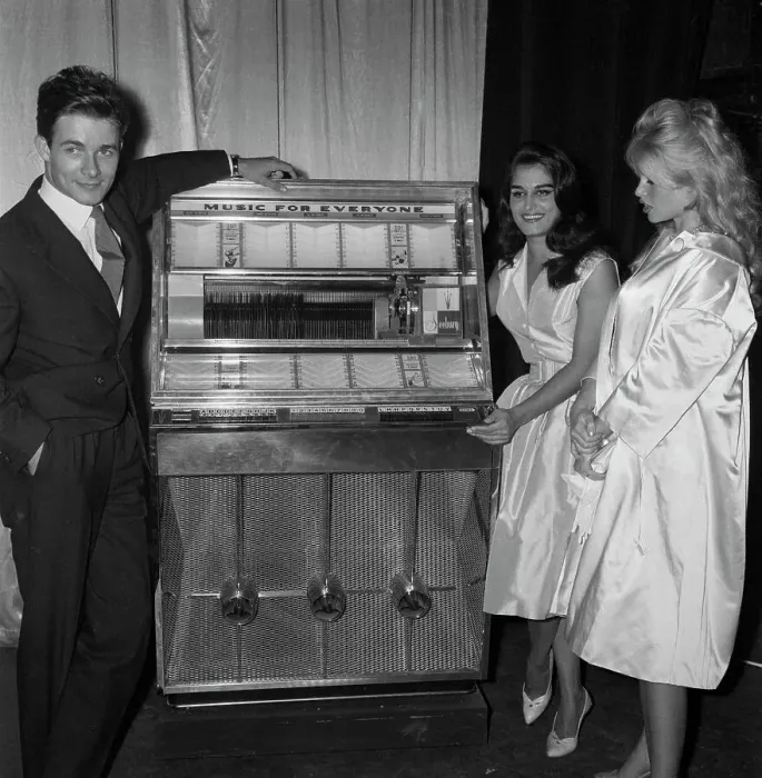 Framed Print : Jacques Charrier, Brigitte Bardot &Dalida Framed Print : Jacques Charrier, Brigitte Bardot &Dalida