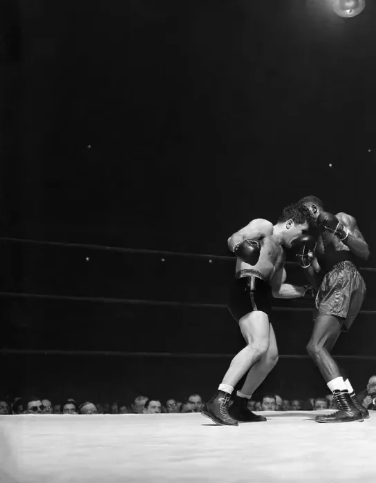 Framed Print : Jake LaMotta Punching Tommy Bell Framed Print : Jake LaMotta Punching Tommy Bell
