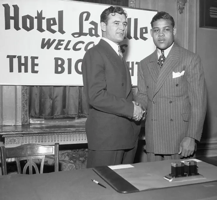 Framed Print : James Braddock and Joe Louis Shaking Hands Framed Print : James Braddock and Joe Louis Shaking Hands