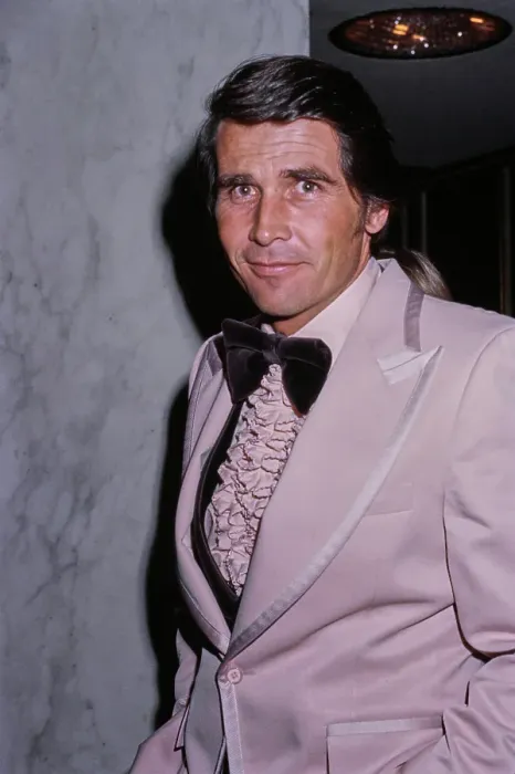 Framed Print : James Brolin, American Actor Framed Print : James Brolin, American Actor
