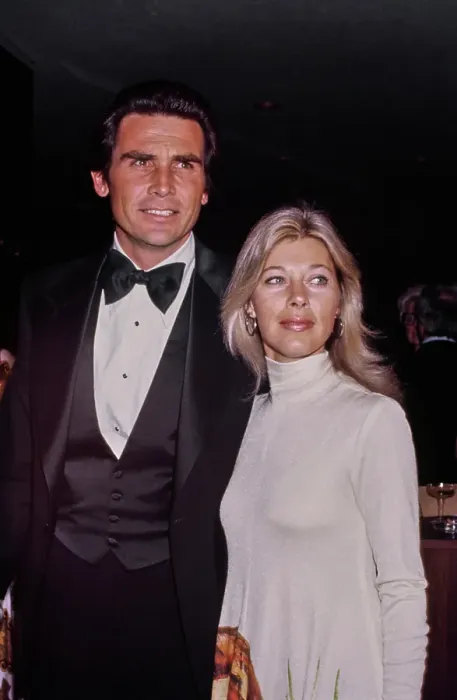 Framed Print : James Brolin & Jane Cameron Agee Framed Print : James Brolin & Jane Cameron Agee