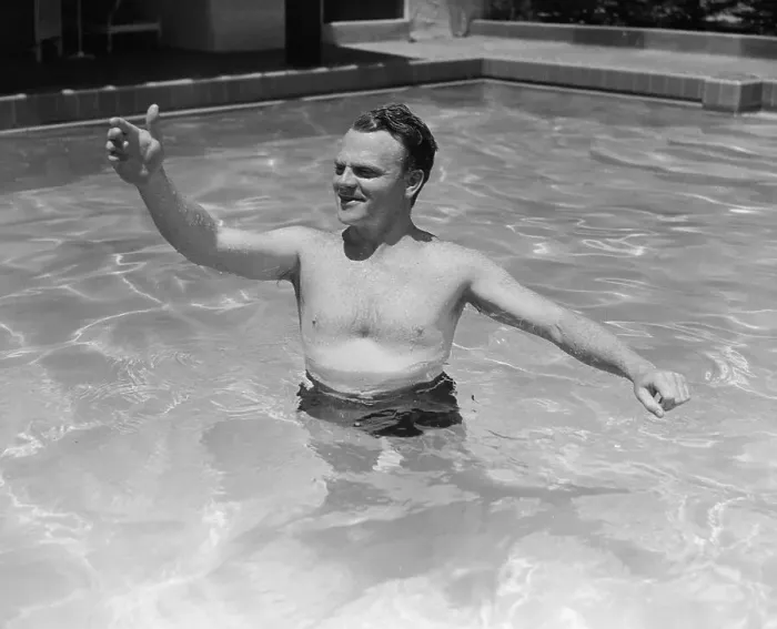 Framed Print : James Cagney Beckoning from Swimming Pool Framed Print : James Cagney Beckoning from Swimming Pool