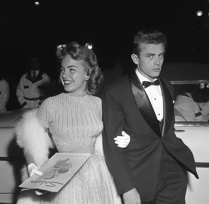 Framed Print : James Dean And Terry Moore Framed Print : James Dean And Terry Moore