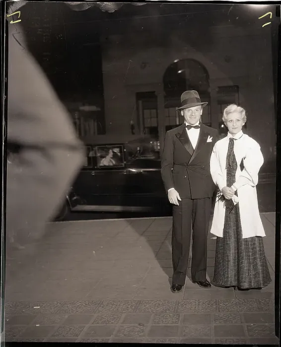 Framed Print : James and Frances Cagney at Movie Premiere Framed Print : James and Frances Cagney at Movie Premiere