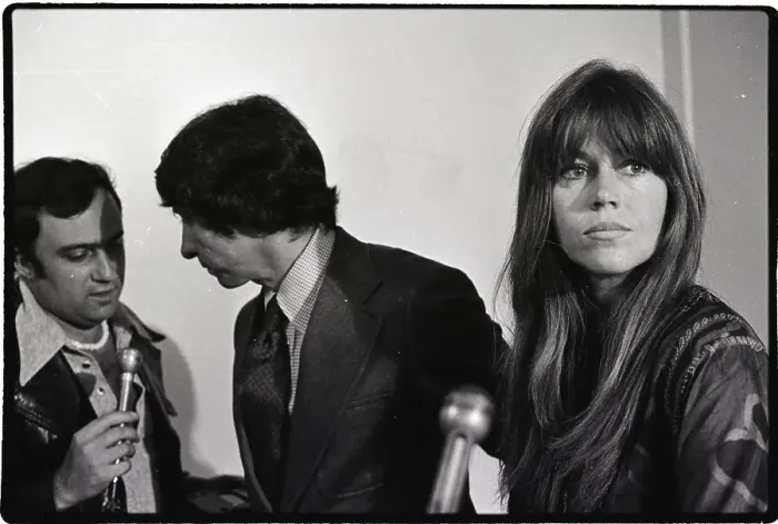 Framed Print : Jane Fonda with Tom Hayden Framed Print : Jane Fonda with Tom Hayden