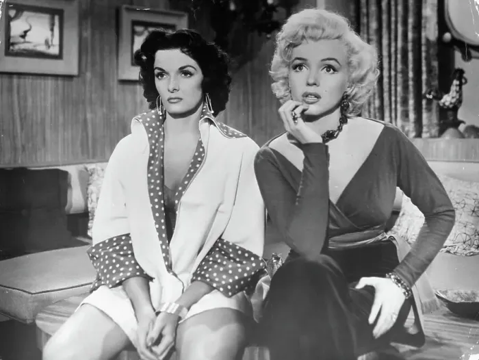Framed Print : Jane Russell And Marilyn Monroe In Gentlemen Prefer Blondes Framed Print : Jane Russell And Marilyn Monroe In Gentlemen Prefer Blondes
