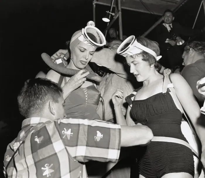 Framed Print : Jane Russell and Reporter Preparing for Underwater Premiere Framed Print : Jane Russell and Reporter Preparing for Underwater Premiere