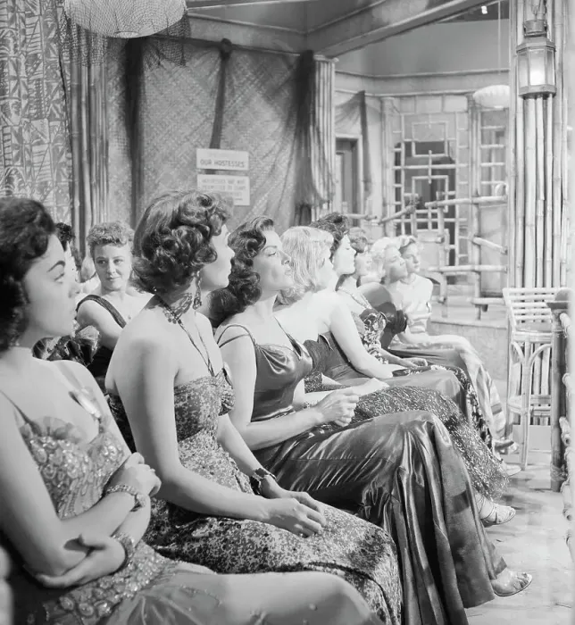 Framed Print : Jane Russell Waiting with Other Actresses Framed Print : Jane Russell Waiting with Other Actresses