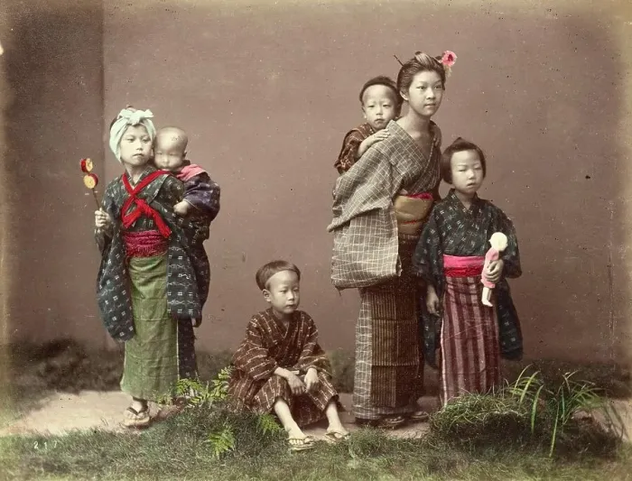 Framed Print : Japanese Family, Women and Children in Traditional Dress, c. 1870, Japan, Historic, digitally restored reproduction from an original of the period Framed Print : Japanese Family, Women and Children in Traditional Dress, c. 1870, Japan, Historic, digitally restored reproduction from an original of the period