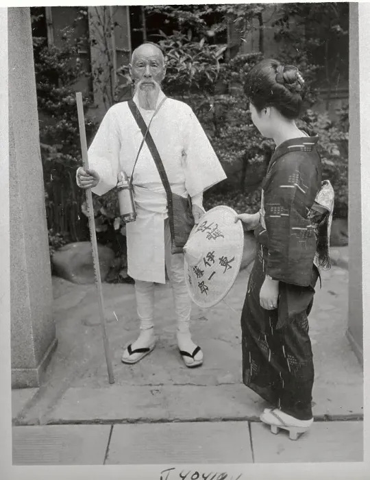 Framed Print : Japanese Man and Woman in Traditional Dress Framed Print : Japanese Man and Woman in Traditional Dress