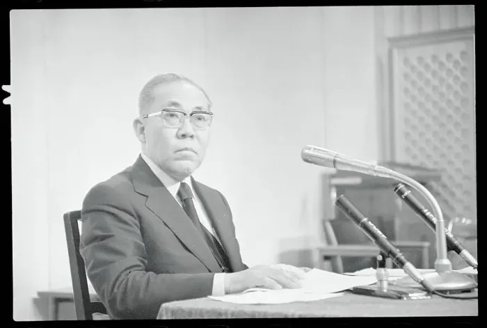Framed Print : Japanese Prime Minister Masayoshi Ito at Microphones Framed Print : Japanese Prime Minister Masayoshi Ito at Microphones