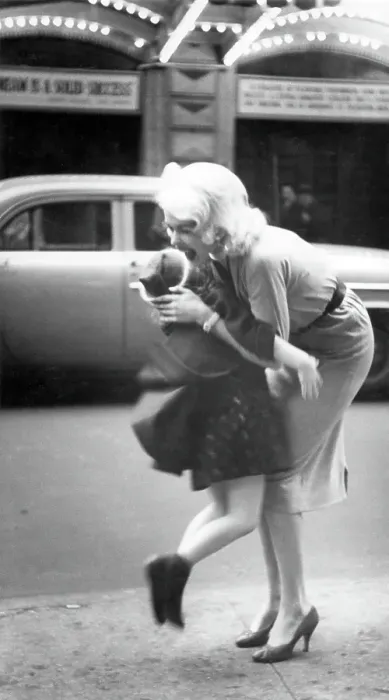 Framed Print : Jayne Mansfield & Daughter In Manhattan Framed Print : Jayne Mansfield & Daughter In Manhattan