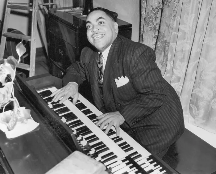 Framed Print : Jazz Pianist Fats Waller At The Organ Framed Print : Jazz Pianist Fats Waller At The Organ