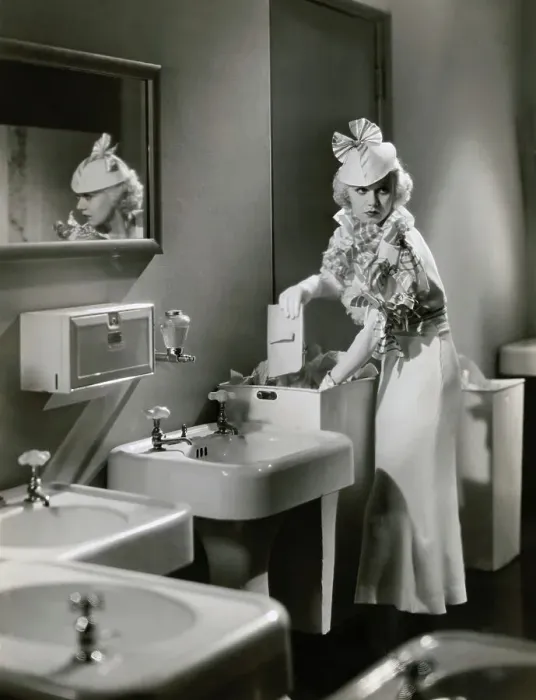 Framed Print : Jean Harlow Hiding Purse in Hold Your Man Framed Print : Jean Harlow Hiding Purse in Hold Your Man
