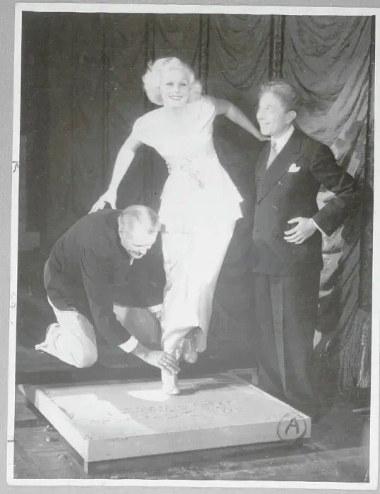 Framed Print : Jean Harlow Making Footprint at Grauman's Chinese Restaurant Framed Print : Jean Harlow Making Footprint at Grauman's Chinese Restaurant