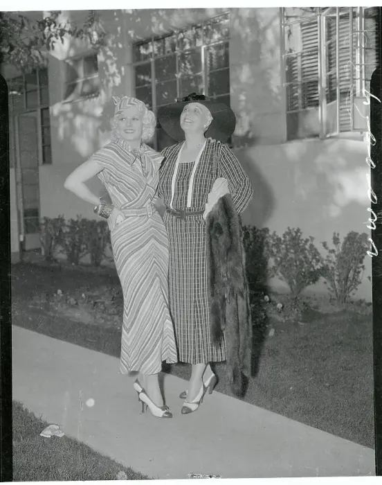Framed Print : Jean Harlow Posing with Her Mother Framed Print : Jean Harlow Posing with Her Mother