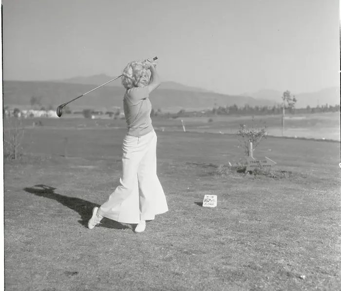 Framed Print : Jean Harlow Teeing Off Framed Print : Jean Harlow Teeing Off
