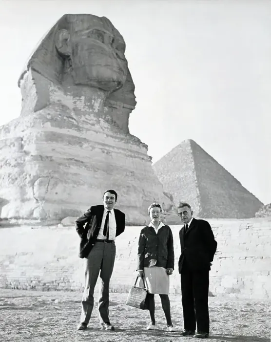 Framed Print : Jean-Paul Sartre and Simone de Beauvoir at Giza Framed Print : Jean-Paul Sartre and Simone de Beauvoir at Giza