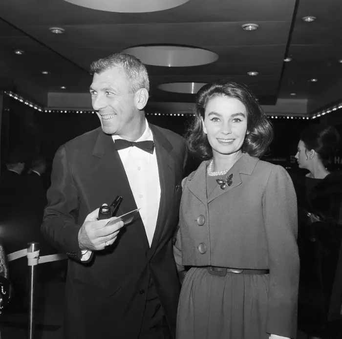 Framed Print : Jean Simmons and Richard Brooks at Premiere Framed Print : Jean Simmons and Richard Brooks at Premiere