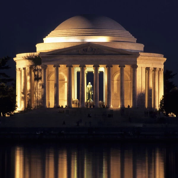 Jefferson Memorial illuminated at night