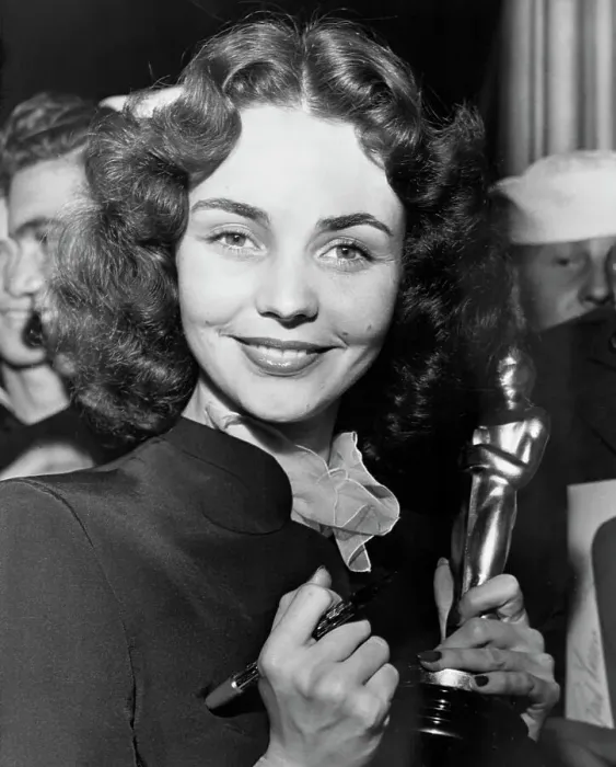 Framed Print : Jennifer Jones with Oscar for Song of Bernadette Framed Print : Jennifer Jones with Oscar for Song of Bernadette