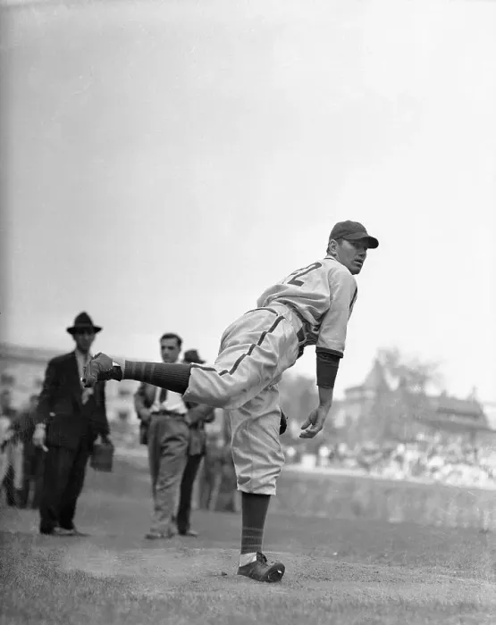 Framed Print : Jerome Dean Pitching Baseball