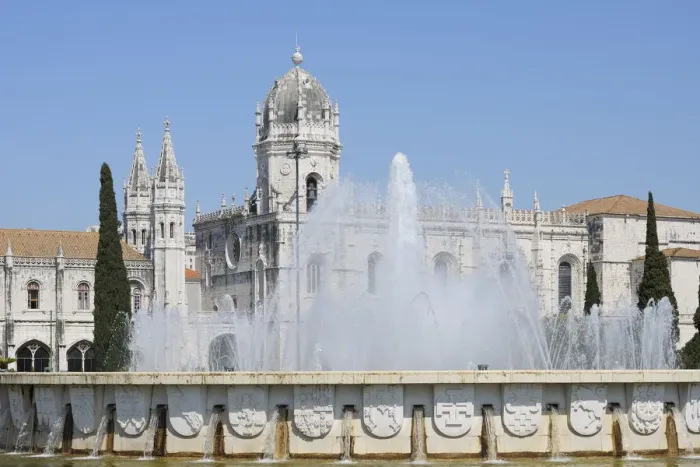 Framed Print : Jeronimos Monastery with fountain Framed Print : Jeronimos Monastery with fountain