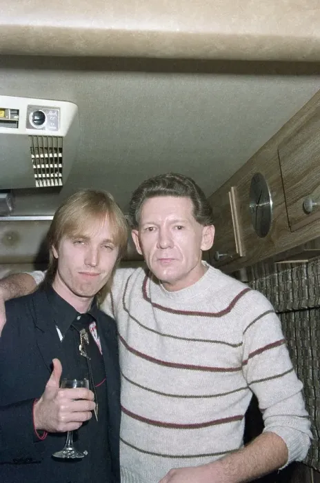 Framed Print : Jerry Lee Lewis And Tom Petty Pose For A Photo Framed Print : Jerry Lee Lewis And Tom Petty Pose For A Photo
