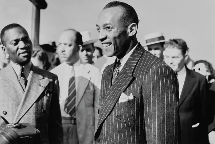 Framed Print : Jesse Owens Framed Print : Jesse Owens