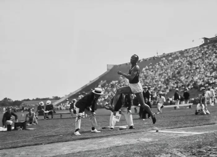 Framed Print : Jesse Owens Framed Print : Jesse Owens