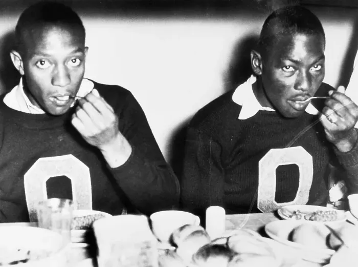 Framed Print : Jesse Owens and Dave Albritton Eating Framed Print : Jesse Owens and Dave Albritton Eating