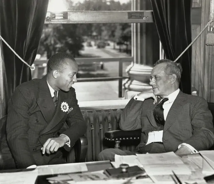 Framed Print : Jesse Owens with Governor Alfred M. Landon Framed Print : Jesse Owens with Governor Alfred M. Landon