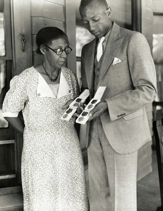 Framed Print : Jesse Owens Showing Mother Medals Framed Print : Jesse Owens Showing Mother Medals