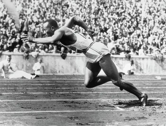 Framed Print : Jesse Owens at Start of Race