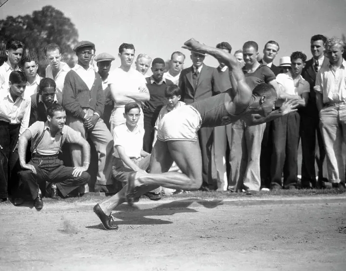Framed Print : Jesse Owens at Start of Sprint Framed Print : Jesse Owens at Start of Sprint