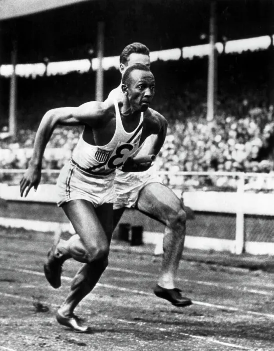 Framed Print : Jesse Owens Taking Baton During 400 Meter Relay Framed Print : Jesse Owens Taking Baton During 400 Meter Relay