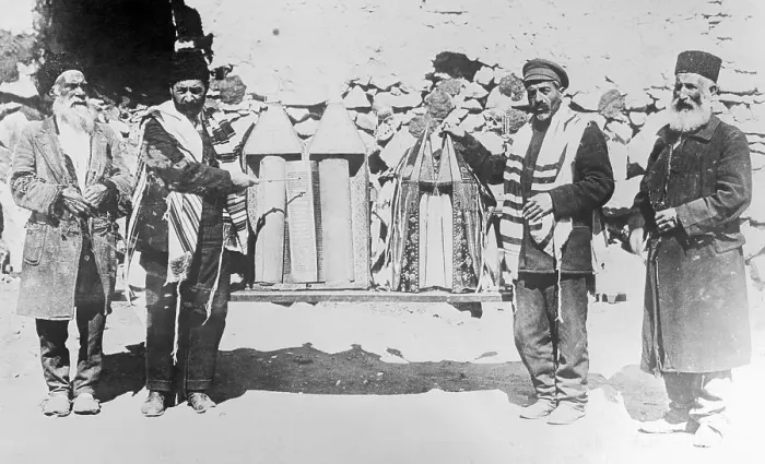 Framed Print : Jewish Refugees in Prayer Shawls Framed Print : Jewish Refugees in Prayer Shawls