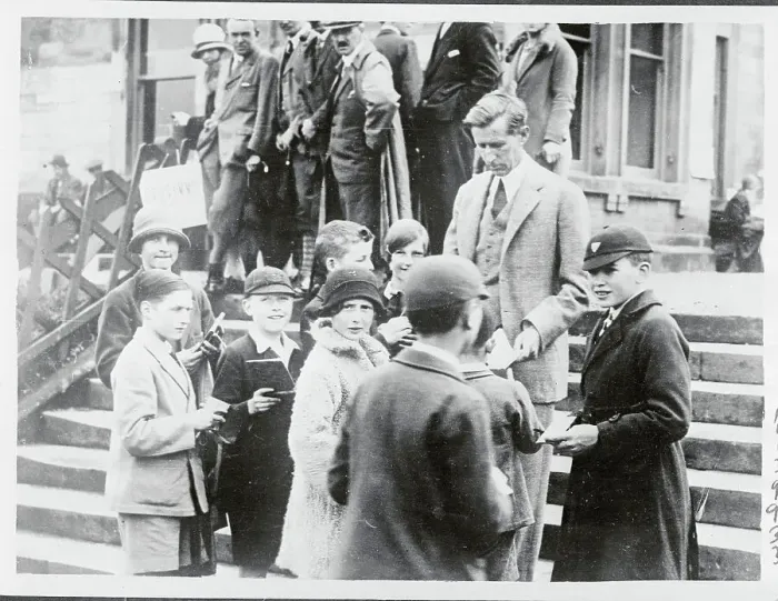 Framed Print : Jim Barnes signing Autographs