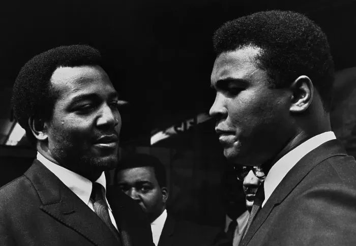 Framed Print : Jim Brown And Muhammad Ali