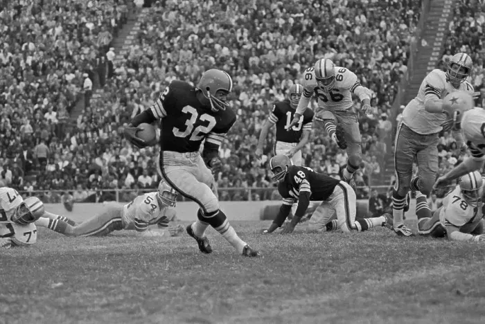 Framed Print : Jim Brown Running with Football Framed Print : Jim Brown Running with Football