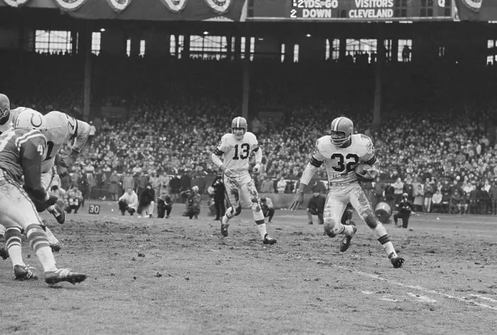 Framed Print : Jim Brown Running with Football Framed Print : Jim Brown Running with Football
